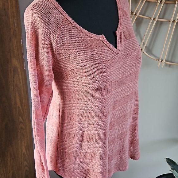 Charlotte Russe Antique Rose Split Neck Long Sleeve Light Sweater Top Sz S - Picture 6 of 8